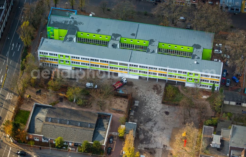 Aerial photograph Oberhausen - School building of the Brueder-Grimm-Schule on Lothringer Strasse in Oberhausen in the state North Rhine-Westphalia