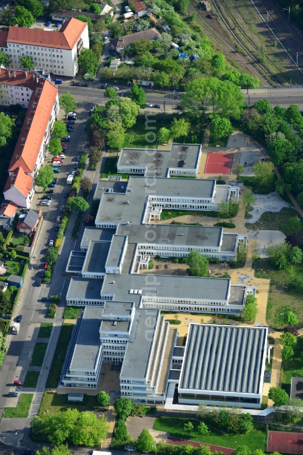 Aerial photograph Berlin - School building of Carl von Linnaeus school for the physically disabled in Berlin in Germany