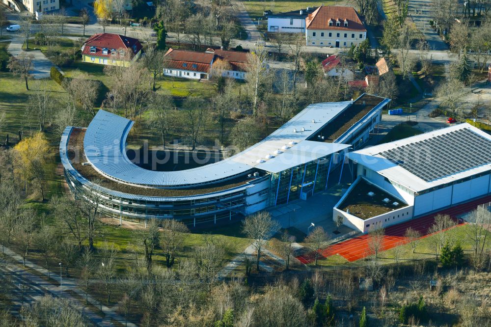 Aerial photograph Hoyerswerda - School building of the Christliche Schule Johanneum on street Fischerstrasse in Hoyerswerda in the state Saxony, Germany