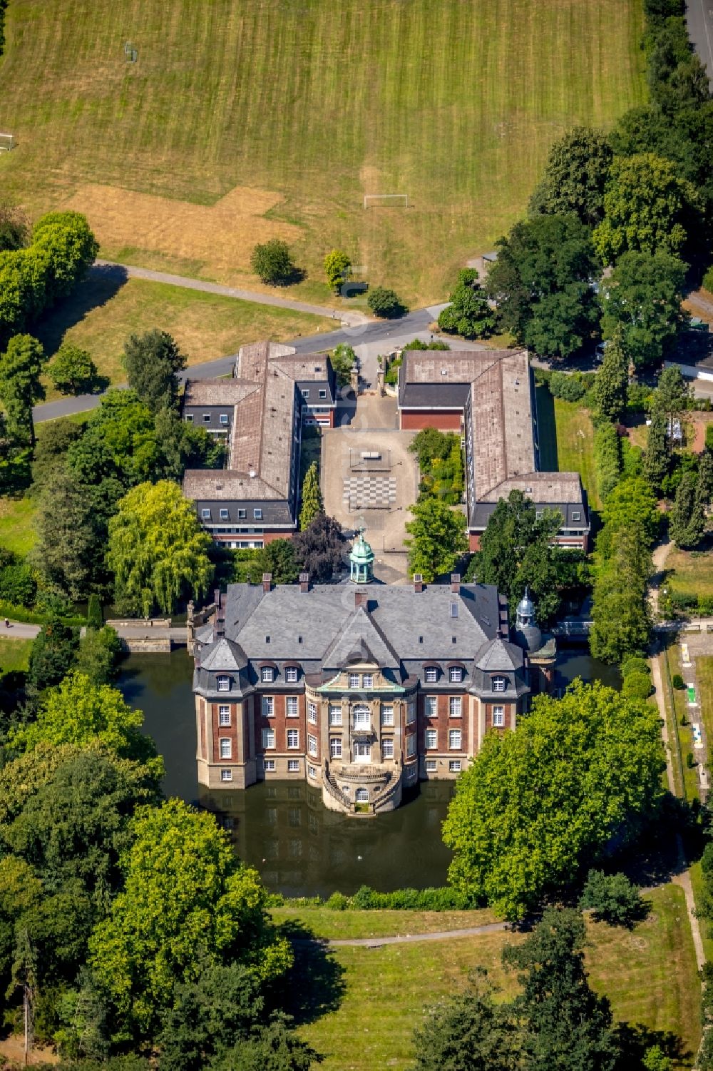 Aerial image Loburg - School building of the Collegium Johanneum Gymnasium and Internat on castle Loburg in Loburg in the state North Rhine-Westphalia, Germany