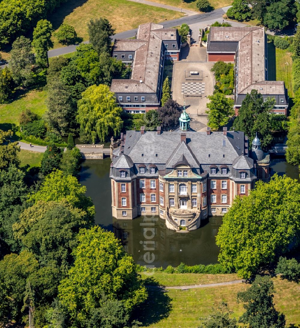 Aerial photograph Loburg - School building of the Collegium Johanneum Gymnasium and Internat on castle Loburg in Loburg in the state North Rhine-Westphalia, Germany