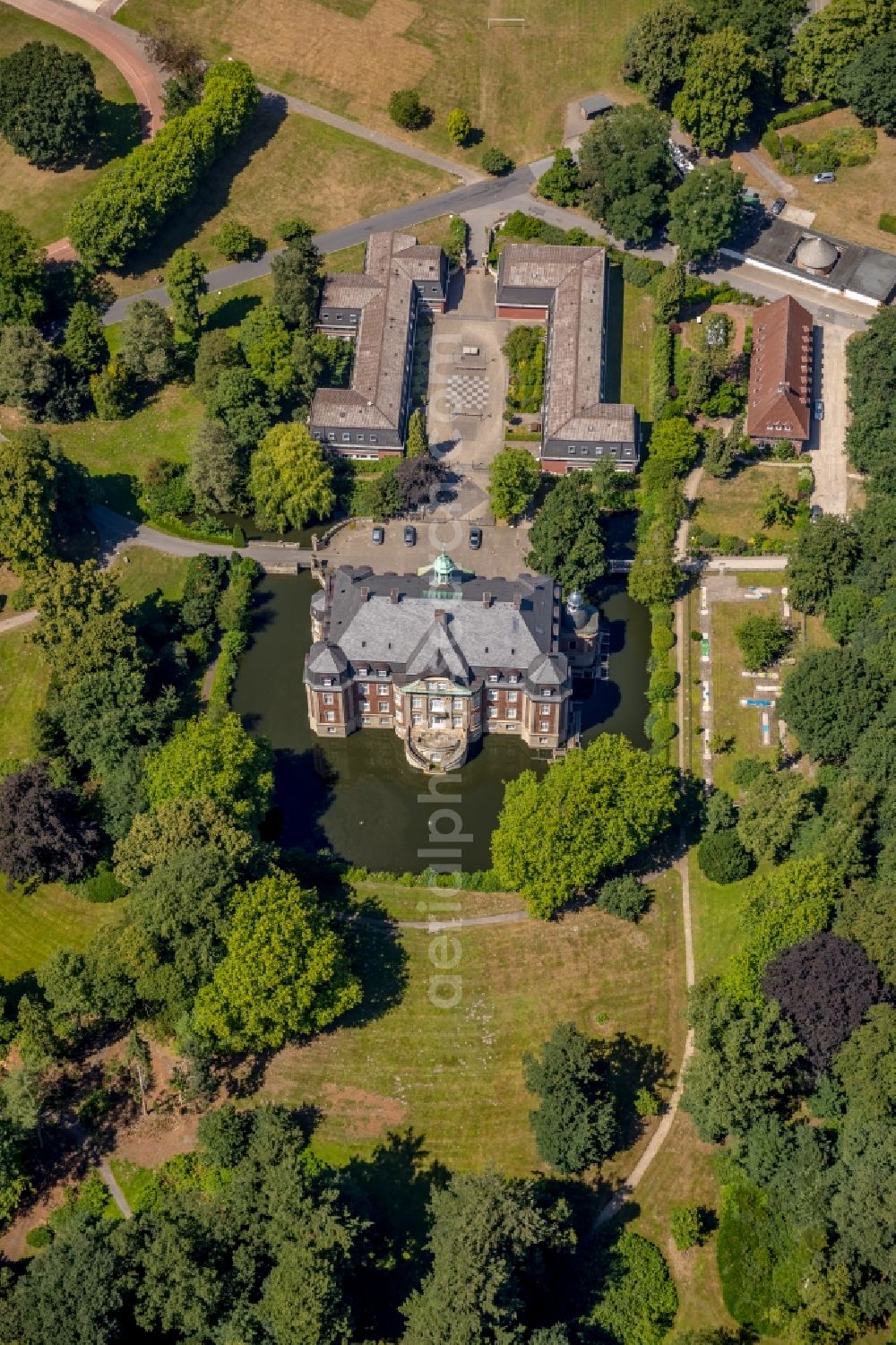 Aerial photograph Loburg - School building of the Collegium Johanneum Gymnasium and Internat on castle Loburg in Loburg in the state North Rhine-Westphalia, Germany