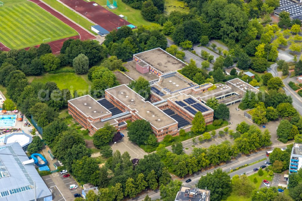 Aerial image Soest - School building of the Conrad-von-Soest-Gymnasium on street Paradieser Weg in Soest in the state North Rhine-Westphalia, Germany