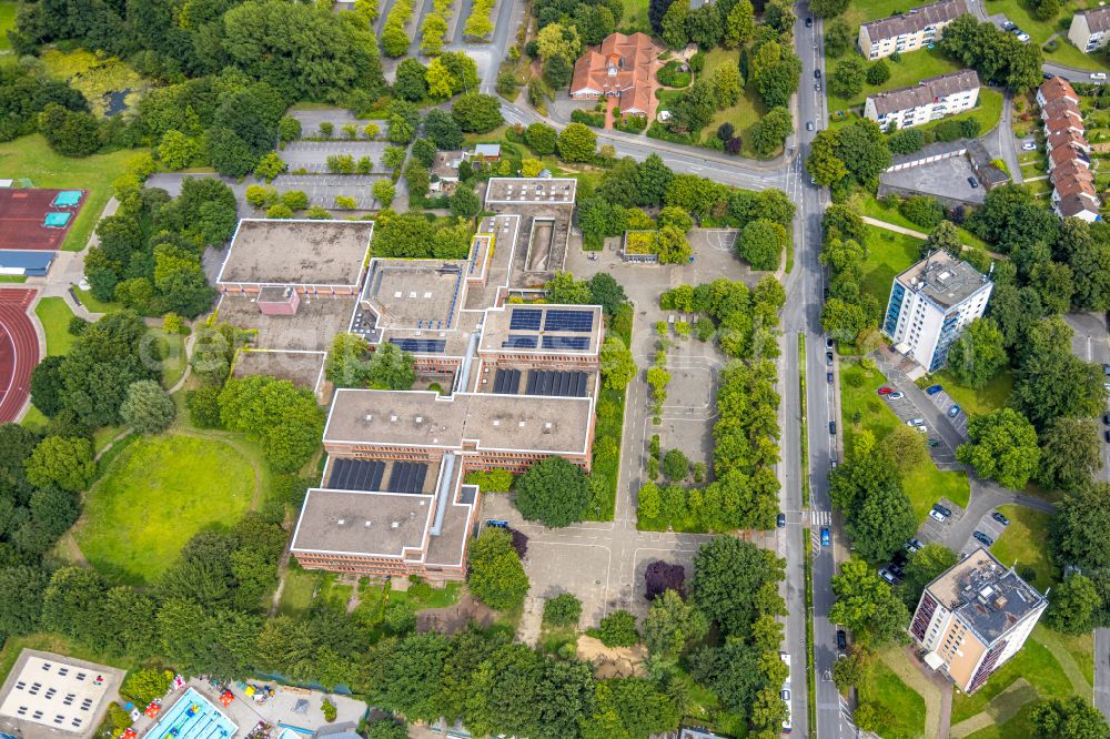 Aerial photograph Soest - School building of the Conrad-von-Soest-Gymnasium on street Paradieser Weg in Soest in the state North Rhine-Westphalia, Germany