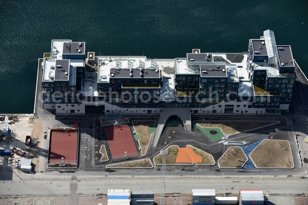 Kopenhagen from the bird's eye view: School building of the Copenhagen International School Levantkaj on Nordhavn in Copenhagen in Denmark