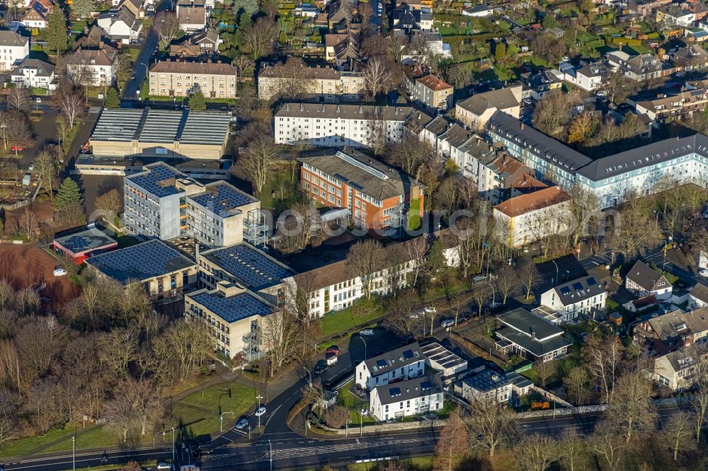 Herne from the bird's eye view: School building of the of Mont-Cenis-Gesamtschule on Mont-Cenis-Strasse in Herne in the state North Rhine-Westphalia, Germany