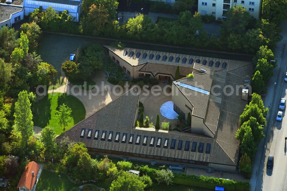 Aerial image München - School building of the on Pfingstrosenstrasse in the district Hadern in Munich in the state Bavaria, Germany