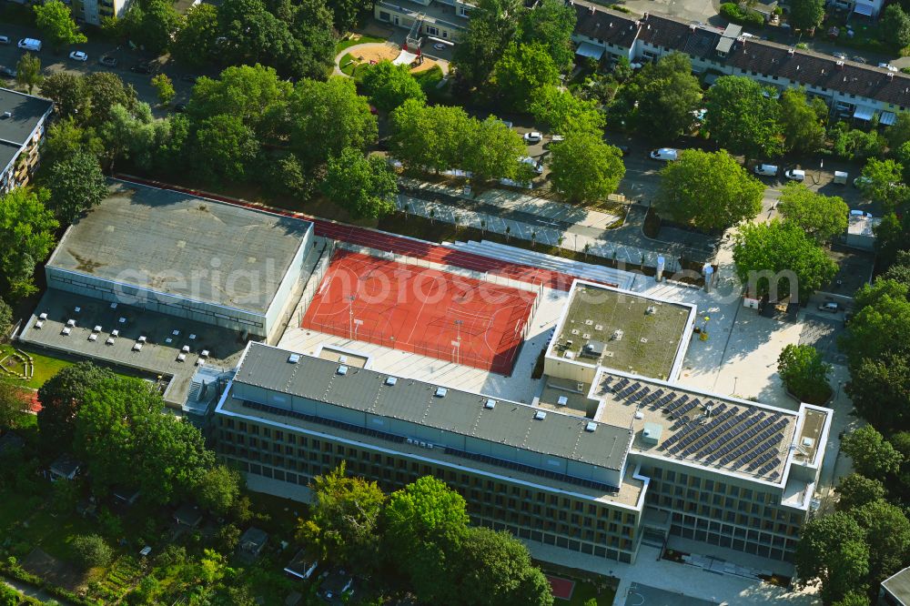 Köln from the bird's eye view: School building of the Dreikoenigsgymnasium on street Escher Strasse in the district Bilderstoeckchen in Cologne in the state North Rhine-Westphalia, Germany