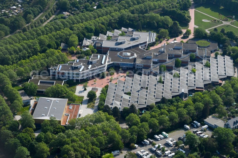 Aerial photograph Freiburg im Breisgau - School building of the Edith-Stein-Schule, Friedrich Weinbrenner Gewerbeschule and of Gertrud-Luckner-Gewerbeschule on Bissierstrasse in Freiburg im Breisgau in the state Baden-Wuerttemberg, Germany