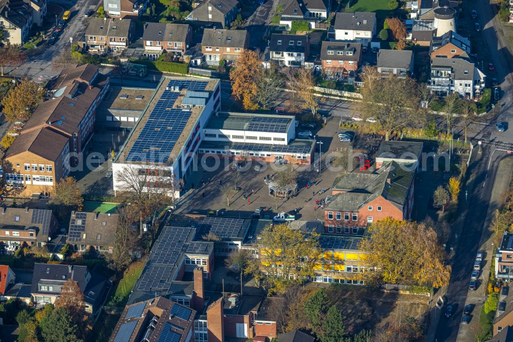 Kirchhellen from above - School building of the former Gemeinschaftshauptschule Kirchhellen and of Vestischen Gymnasium on Schulstrasse - Kirchhellener Ring in Kirchhellen in the state North Rhine-Westphalia, Germany