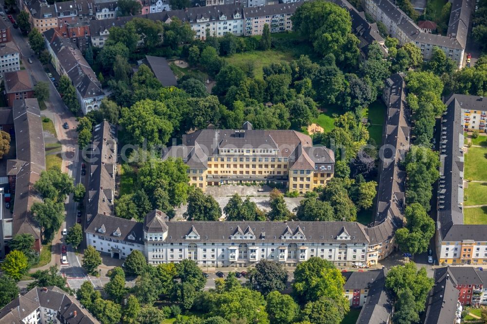 Aerial image Essen - School building of the ehemaligen Schule on Baerendelle in Essen in the state North Rhine-Westphalia, Germany