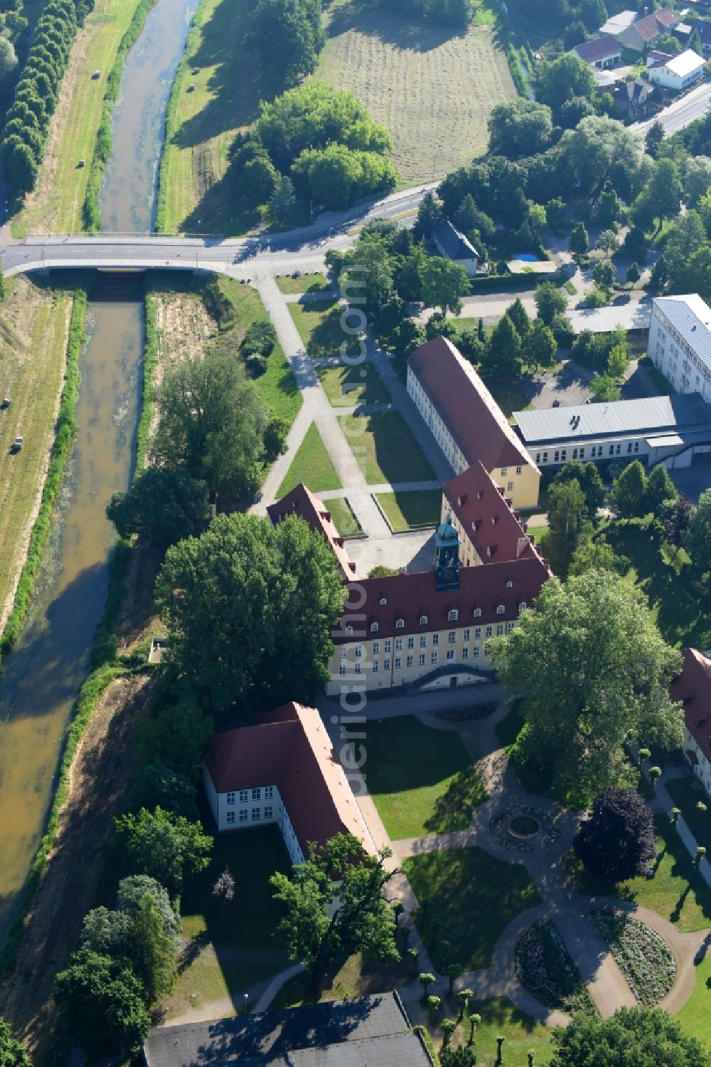 Aerial image Elsterwerda - School building of the Elsterschloss - Gymnasium in Elsterwerda in the state Brandenburg, Germany