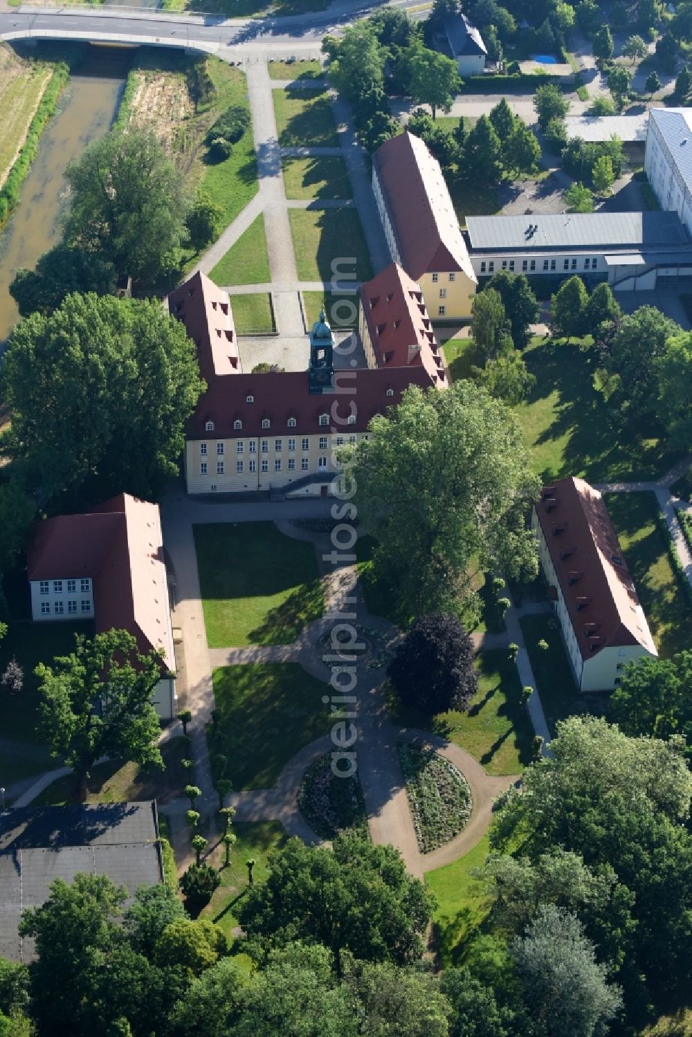 Aerial photograph Elsterwerda - School building of the Elsterschloss - Gymnasium in Elsterwerda in the state Brandenburg, Germany