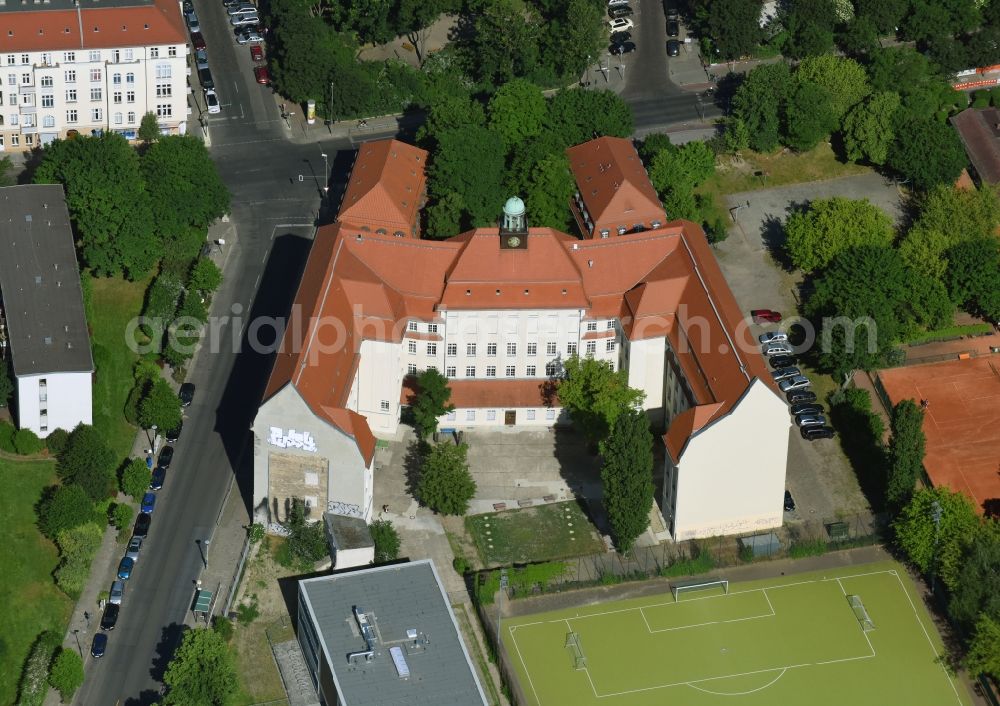 Berlin from the bird's eye view: School building of the Emanuel-Lasker-Oberschule in the Modersohnstrasse in Berlin, Germany