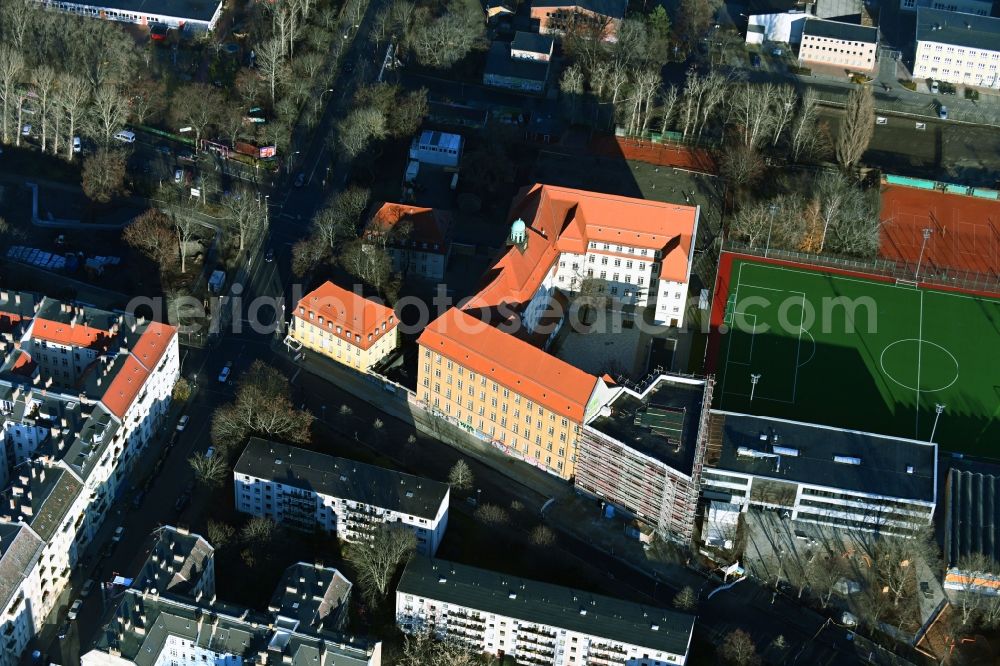 Aerial image Berlin - School building of the Emanuel-Lasker-Oberschule in the Modersohnstrasse in Berlin, Germany