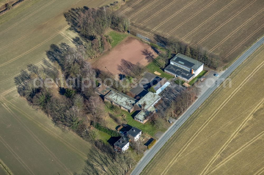 Aerial photograph Bönen - School building of the Ermelingschule in Boenen in the state North Rhine-Westphalia, Germany