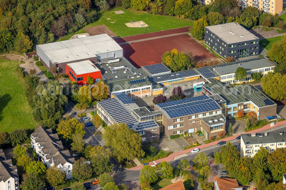 Aerial image Kamp-Lintfort - School building of the Europaschule Kamp-Lintfort in the district Niersenbruch in Kamp-Lintfort at Ruhrgebiet in the state North Rhine-Westphalia, Germany