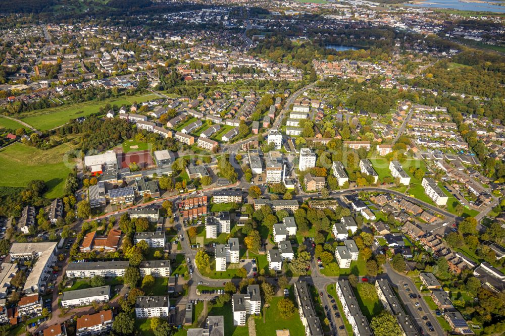 Aerial photograph Kamp-Lintfort - School building of the Europaschule Kamp-Lintfort in the district Niersenbruch in Kamp-Lintfort at Ruhrgebiet in the state North Rhine-Westphalia, Germany