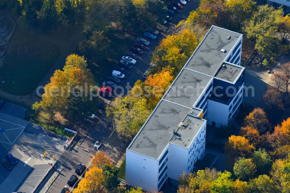 Berlin from the bird's eye view: School building of the Evangelische Schule Berlin-Mitte on Rochstrasse in the district Mitte in Berlin, Germany