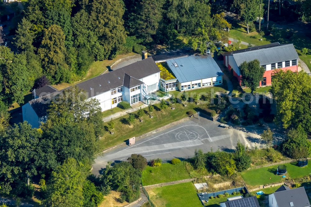 Velbert from above - School building of the Evongelischen Grundschule Velbert on Ansembourgallee in Velbert in the state North Rhine-Westphalia, Germany