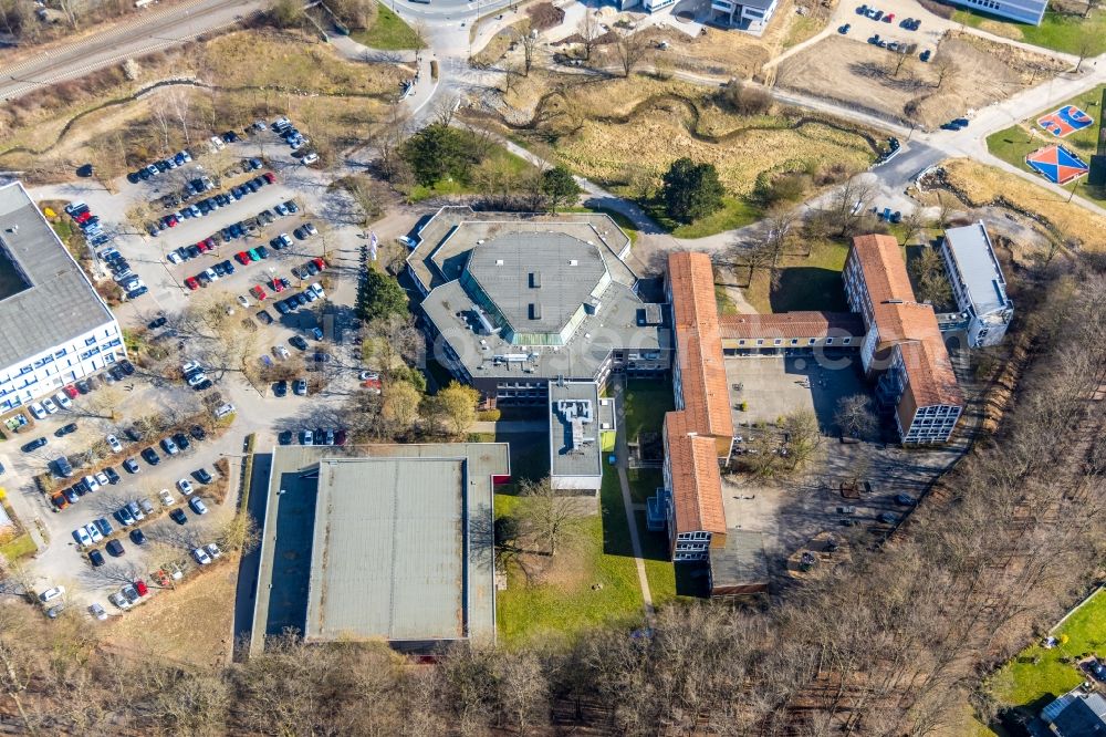 Arnsberg from the bird's eye view: School building of the Franz-Stock-Gymnasium and the cultural centre Berliner Platz in Arnsberg in the federal state North Rhine-Westphalia, Germany