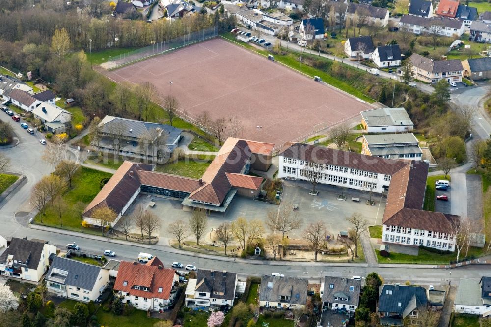 Aerial image Arnsberg - School building of the Froebelschule and of Regenbogenschule Alter Soestweg in Arnsberg in the state North Rhine-Westphalia, Germany