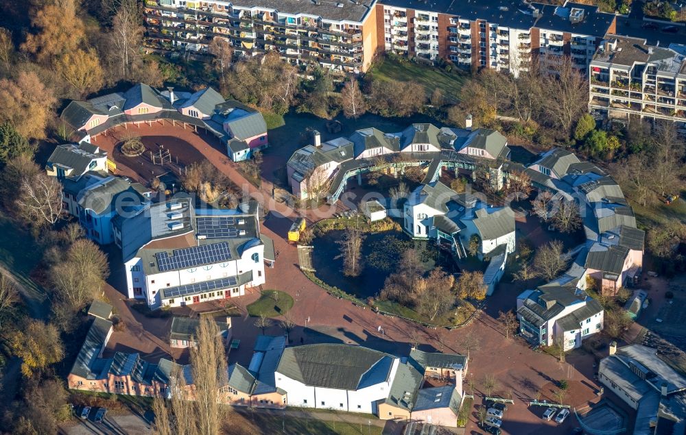 Aerial image Düsseldorf - School building of the Rudolf Steiner School in the district Stadtbezirk 7 in Duesseldorf in the state North Rhine-Westphalia