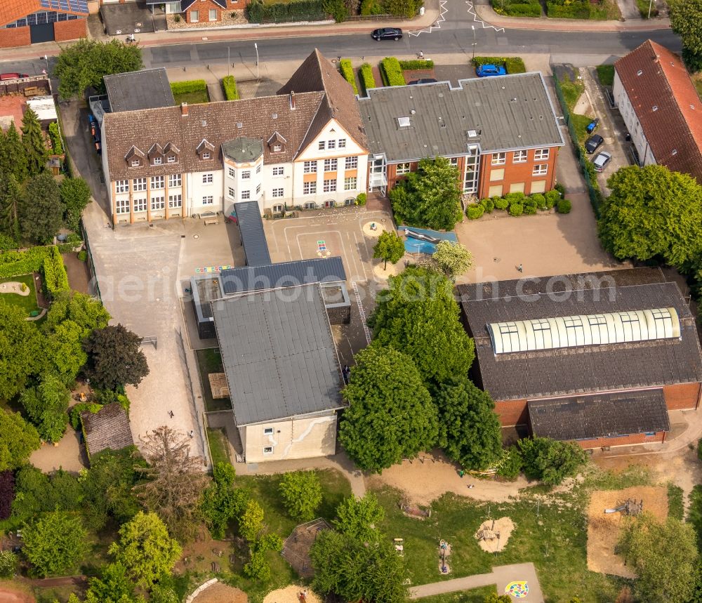 Hamm from the bird's eye view: School building of the Freiligrathschule on Freiligrathstrasse in Hamm in the state North Rhine-Westphalia, Germany