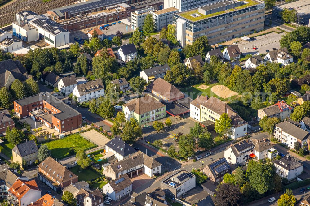 Aerial photograph Beckum - School building of the Friedrich-von-Bodelschwingh-Schule on Rektor-Wilger-Strasse in Beckum in the state North Rhine-Westphalia, Germany