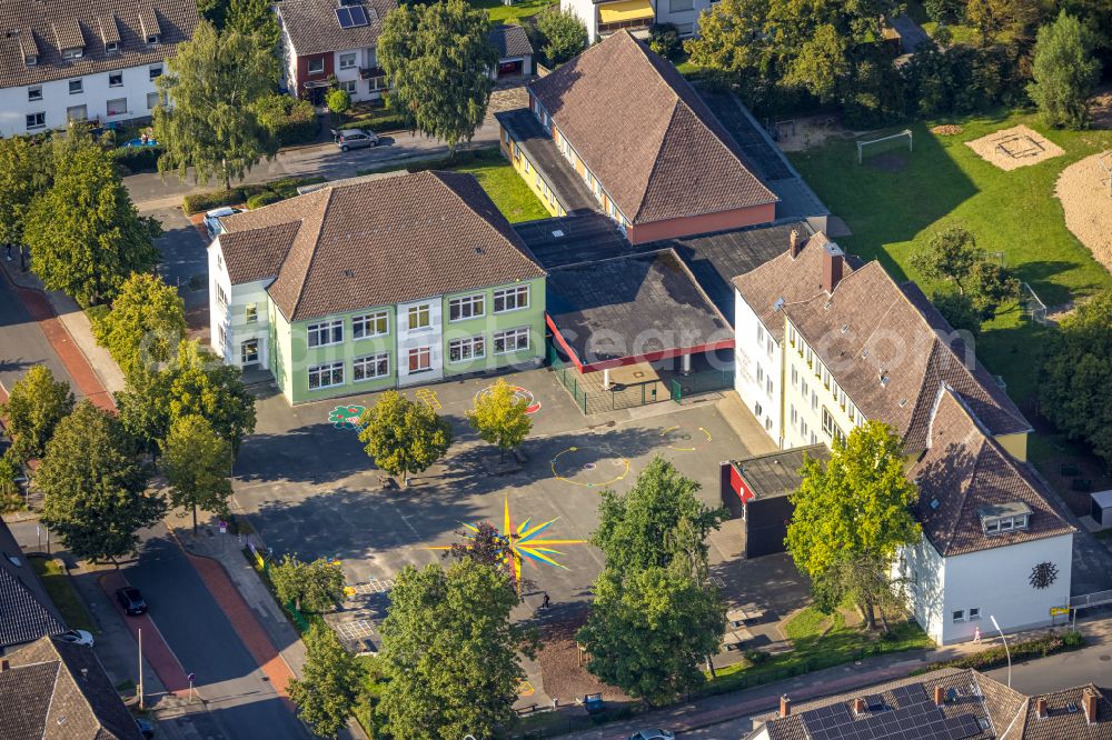 Beckum from above - School building of the Friedrich-von-Bodelschwingh-Schule on Rektor-Wilger-Strasse in Beckum in the state North Rhine-Westphalia, Germany