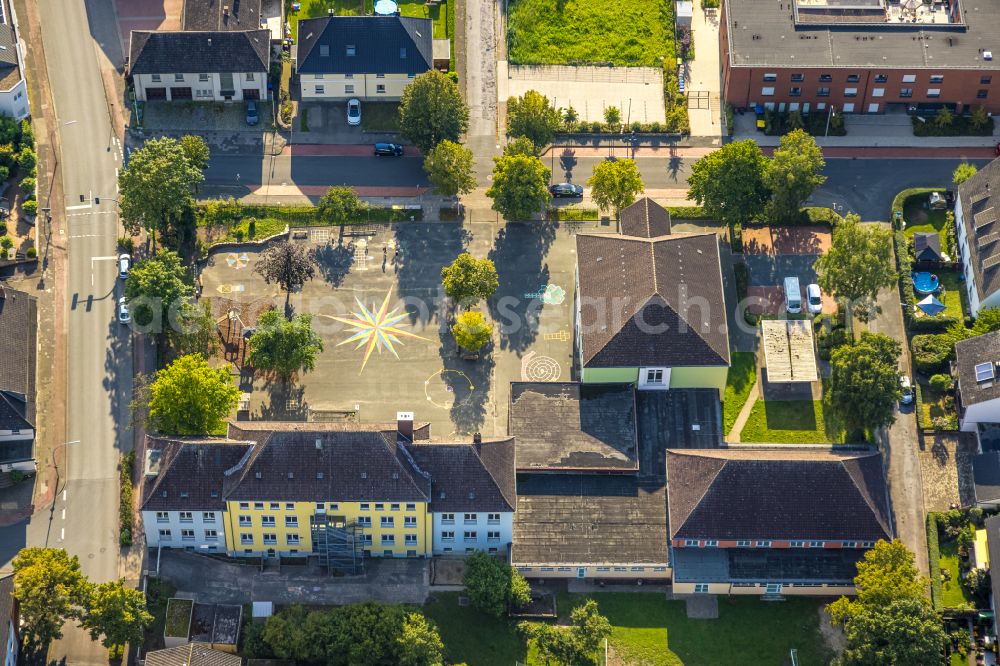 Aerial image Beckum - School building of the Friedrich-von-Bodelschwingh-Schule on Rektor-Wilger-Strasse in Beckum in the state North Rhine-Westphalia, Germany