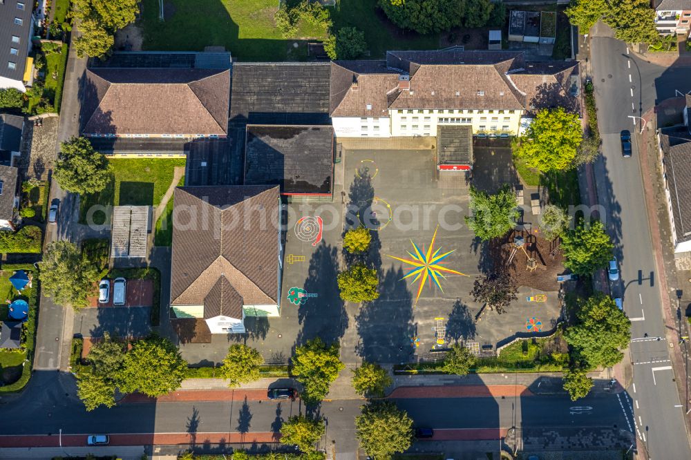 Aerial photograph Beckum - School building of the Friedrich-von-Bodelschwingh-Schule on Rektor-Wilger-Strasse in Beckum in the state North Rhine-Westphalia, Germany