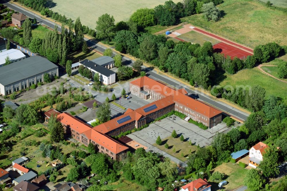 Aerial image Großräschen - School building of the Friedrich-Hoffmann-Oberschule Grossraeschen on Seestrasse in Grossraeschen in the state Brandenburg, Germany