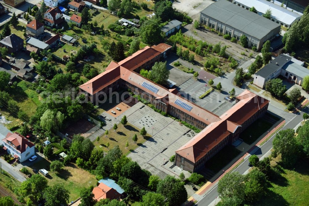 Aerial photograph Großräschen - School building of the Friedrich-Hoffmann-Oberschule Grossraeschen on Seestrasse in Grossraeschen in the state Brandenburg, Germany