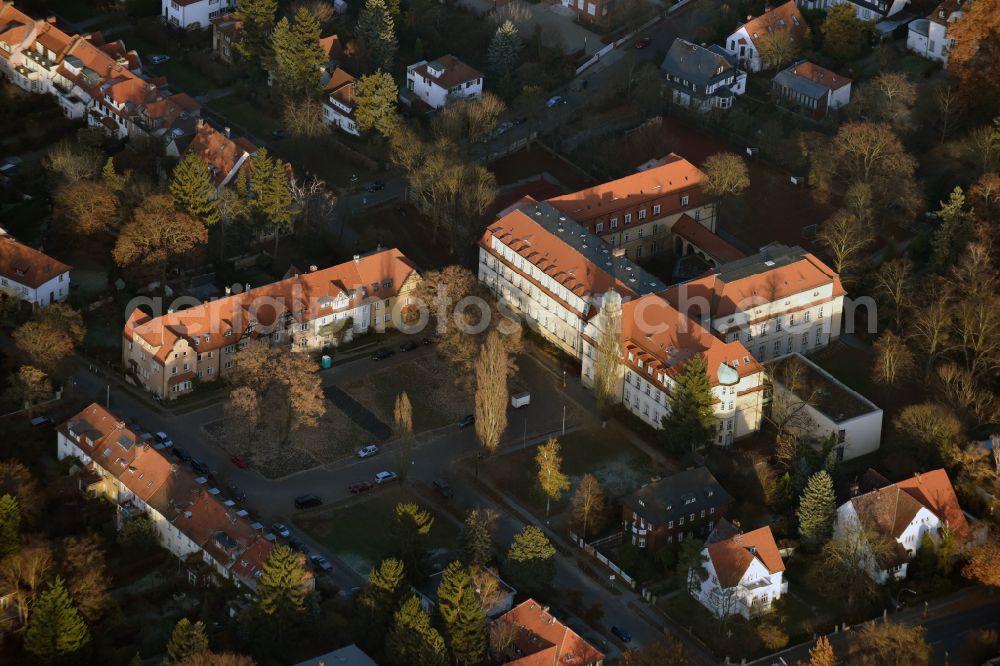 Aerial photograph Berlin - School building of the Gail S. Halvorsen Schule on street Im Gehege in the district Dahlem in Berlin, Germany