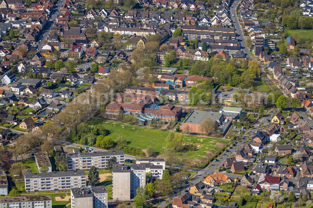 Aerial photograph Hamm - School building of the Gebrueder-Grimm-Schule in the Berliner Str. in Hamm in the state North Rhine-Westphalia