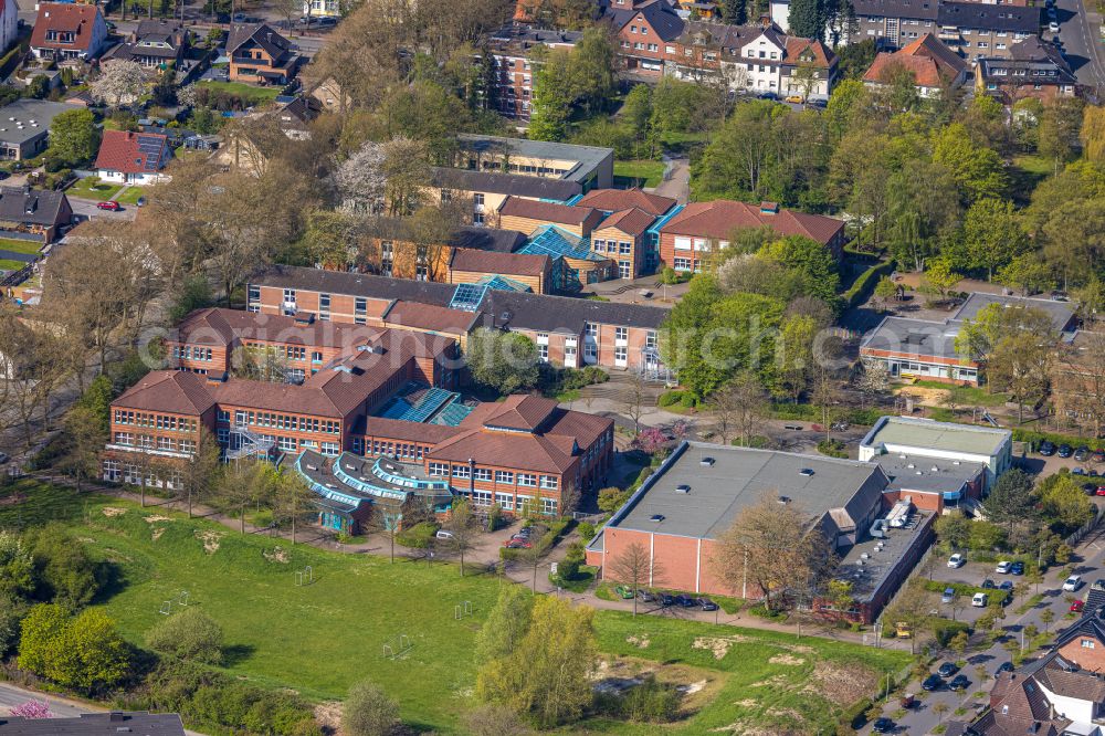 Hamm from above - School building of the Gebrueder-Grimm-Schule in the Berliner Str. in Hamm in the state North Rhine-Westphalia