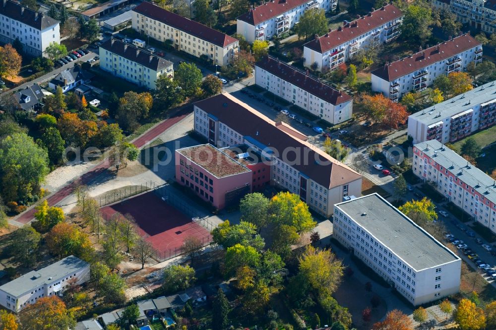 Berlin from above - School building of the Gebrueder-Montgolfier-Gymnasium on Ellernweg in the district Schoeneweide in Berlin, Germany