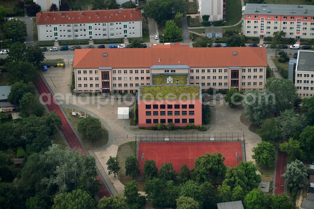 Berlin from the bird's eye view: School building of the Gebrueder-Montgolfier-Gymnasium on Ellernweg in the district Schoeneweide in Berlin, Germany