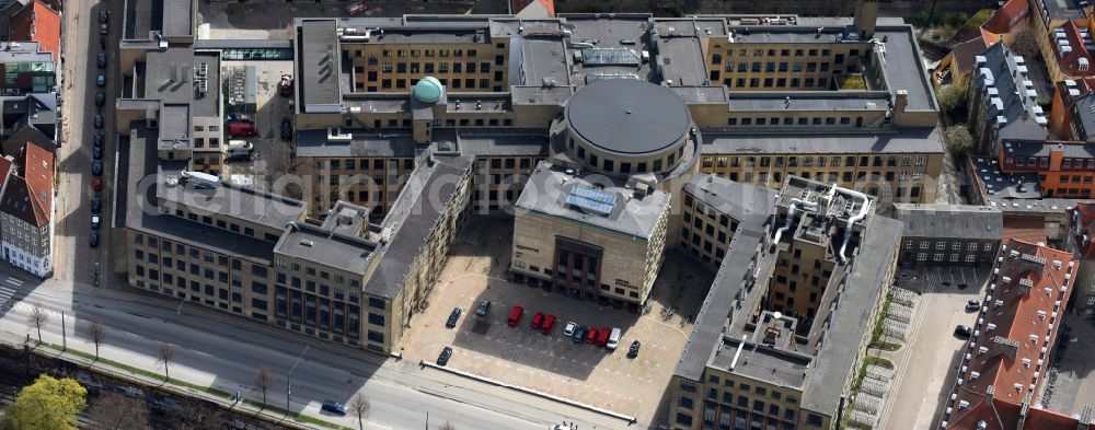 Aerial image Kopenhagen - School building of the Gefion Gymnasium on Oster Voldga in Copenhagen in Region Hovedstaden, Denmark