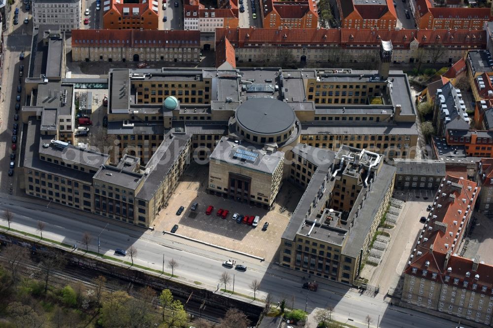 Kopenhagen from the bird's eye view: School building of the Gefion Gymnasium on Oster Voldga in Copenhagen in Region Hovedstaden, Denmark