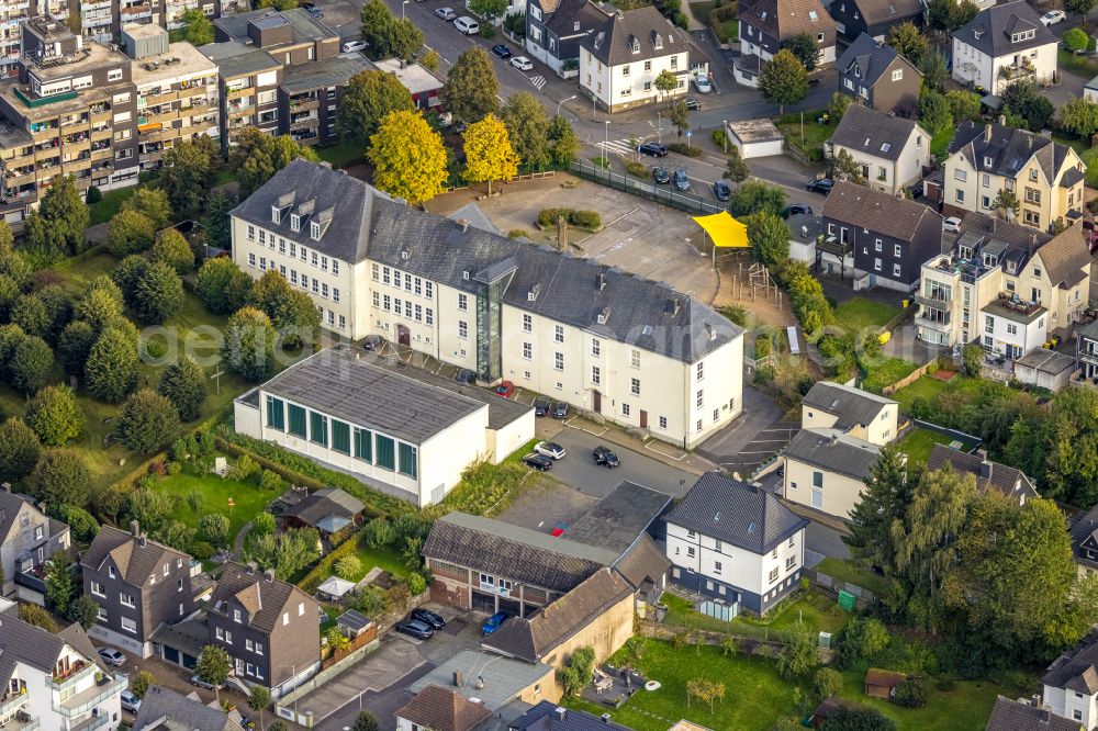 Olpe from above - School building of the GemeinschaftsA?grundschule der Stadt Olpe a??Am Hohensteina?? on street Bergstrasse in Olpe at Sauerland in the state North Rhine-Westphalia, Germany