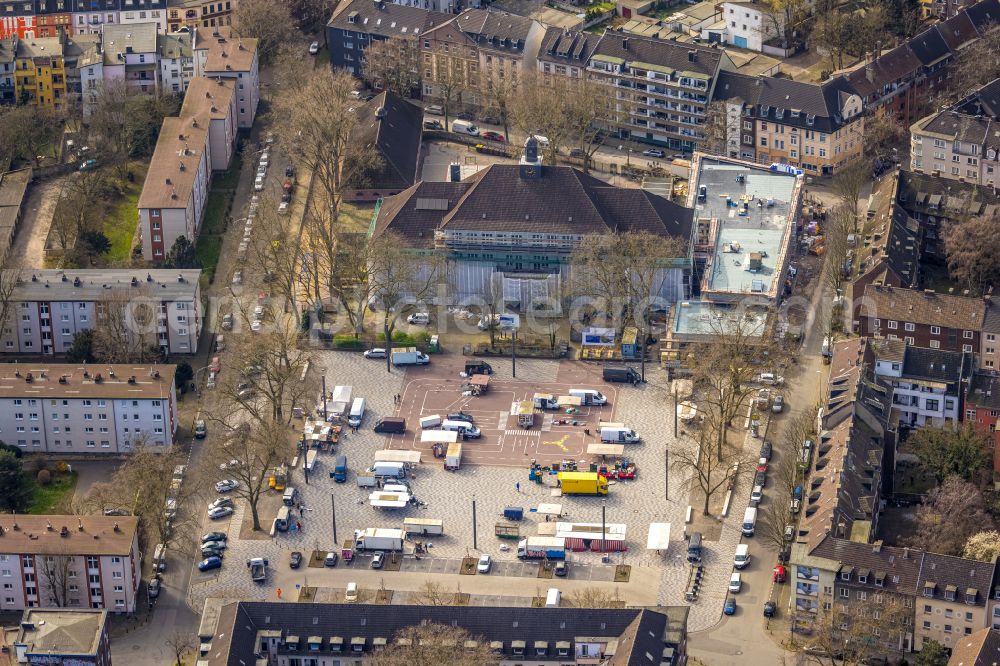 Duisburg from above - School of the communal elementary school (GGS) Hochfelder Market in the district Hochfeld in Duisburg in the federal state North Rhine-Westphalia