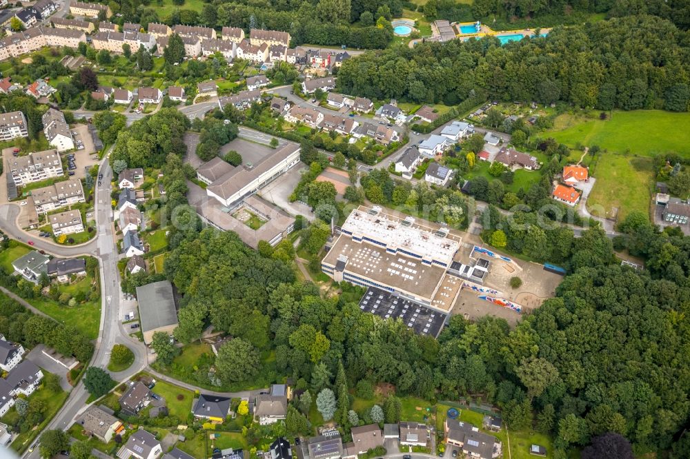 Schwelm from the bird's eye view: School building of the Gemeinschaftsgrundschule Laendchenweg in Schwelm in the state North Rhine-Westphalia, Germany