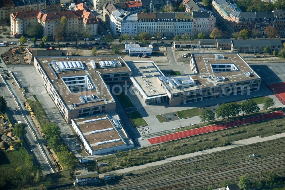 Aerial image Dresden - School building of the Gemeinschaftsschule Pieschen and the Gymnasium Dresden-Pieschen on the Gehestrasse in Dresden in the state Saxony, Germany