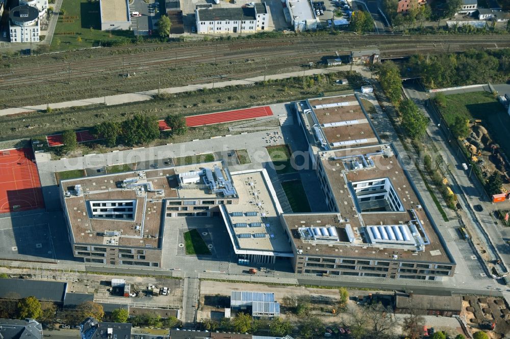 Dresden from the bird's eye view: School building of the Gemeinschaftsschule Pieschen and the Gymnasium Dresden-Pieschen on the Gehestrasse in Dresden in the state Saxony, Germany