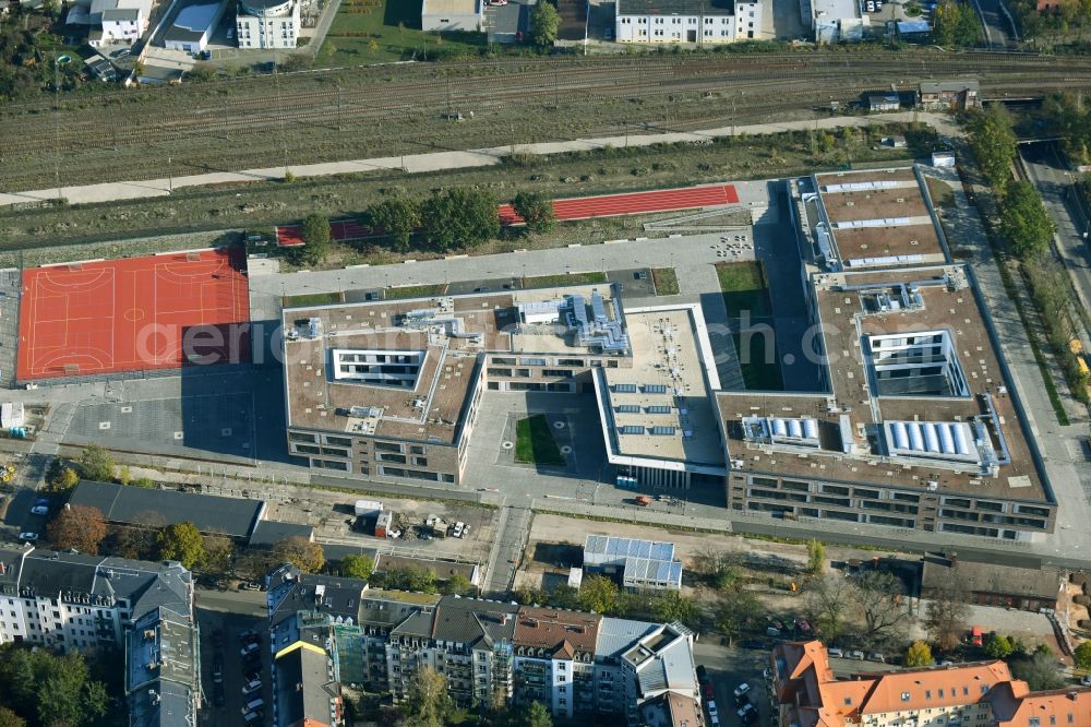 Aerial image Dresden - School building of the Gemeinschaftsschule Pieschen and the Gymnasium Dresden-Pieschen on the Gehestrasse in Dresden in the state Saxony, Germany