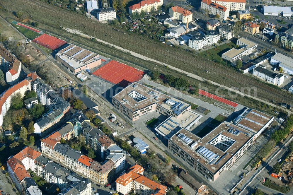 Aerial photograph Dresden - School building of the Gemeinschaftsschule Pieschen and the Gymnasium Dresden-Pieschen on the Gehestrasse in Dresden in the state Saxony, Germany