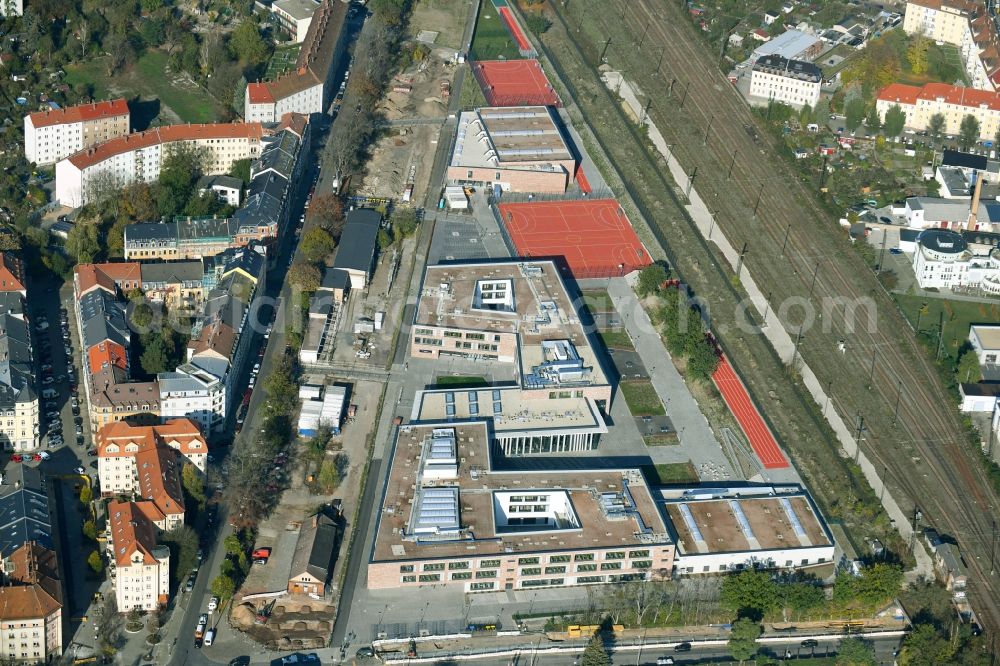 Dresden from the bird's eye view: School building of the Gemeinschaftsschule Pieschen and the Gymnasium Dresden-Pieschen on the Gehestrasse in Dresden in the state Saxony, Germany