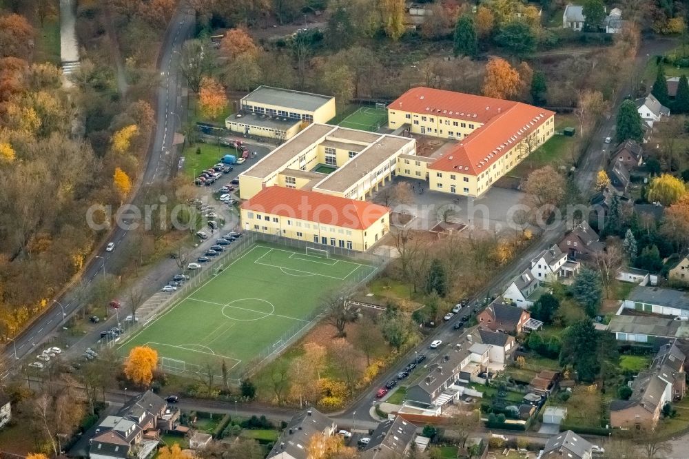 Aerial image Duisburg - School building of the St. George's - The English International School Duisburg-Duesseldorf in Duisburg in the state North Rhine-Westphalia